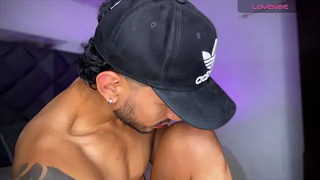 Snapshot of AxelKing1326 chatting on February 1, 2025, 10:13 pm AxelKing1326 online show from February 1, 2025, 10:13 pm