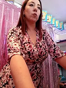 Mia Novikov online show from June 18, 2026, 6:23 pm