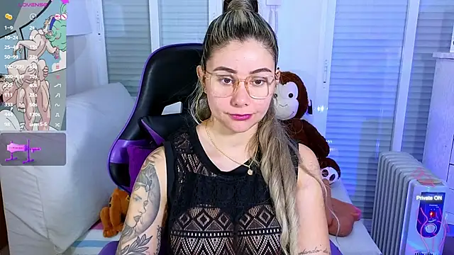 Snapshot of Tawny_cox chatting on December 27, 2024, 5:31 am Tawny cox online show from December 27, 2024, 5:31 am