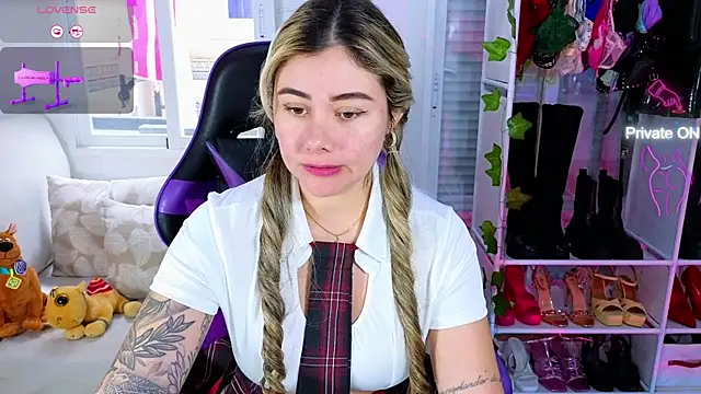 Snapshot of Tawny_cox chatting on February 1, 2025, 1:09 pm Tawny cox online show from February 1, 2025, 1:09 pm