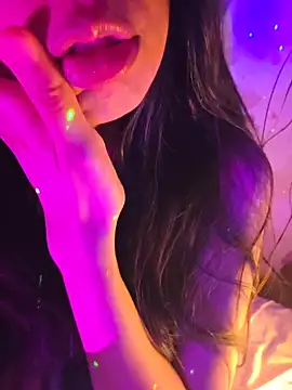 Snapshot of aloneathome chatting on December 18, 2025, 8:53 am aloneathome online show from December 18, 2025, 8:53 am