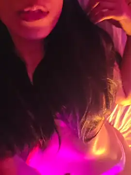 Snapshot of aloneathome chatting on December 19, 2025, 6:31 am aloneathome online show from December 19, 2025, 6:31 am