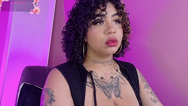 foxxy-lov3 online show from April 20, 2026, 2:20 pm