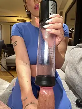 Snapshot of SexOnMyLvL chatting on March 6, 2025, 9:20 pm SexOnMyLvL online show from March 6, 2025, 9:20 pm