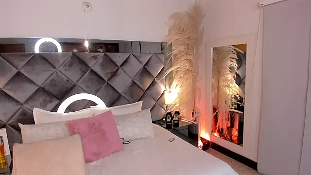 sofhiaa adaams online show from November 7, 2025, 10:43 pm