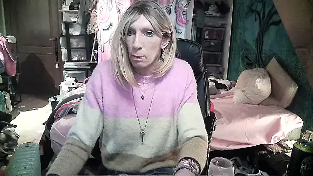 Snapshot of Ombeline1 chatting on February 2, 2025, 4:22 pm Ombeline1 online show from February 2, 2025, 4:22 pm