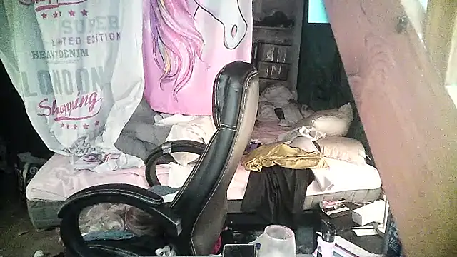 Snapshot of Ombeline1 chatting on February 21, 2025, 9:54 pm Ombeline1 online show from February 21, 2025, 9:54 pm