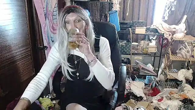 Snapshot of Ombeline1 chatting on September 11, 2025, 7:52 am Ombeline1 online show from September 11, 2025, 7:52 am