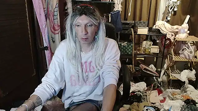 Snapshot of Ombeline1 chatting on September 12, 2025, 3:06 am Ombeline1 online show from September 12, 2025, 3:06 am