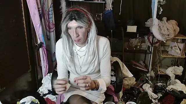 Snapshot of Ombeline1 chatting on September 27, 2025, 5:51 pm Ombeline1 online show from September 27, 2025, 5:51 pm