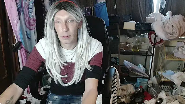 Snapshot of Ombeline1 chatting on October 5, 2025, 4:16 pm Ombeline1 online show from October 5, 2025, 4:16 pm