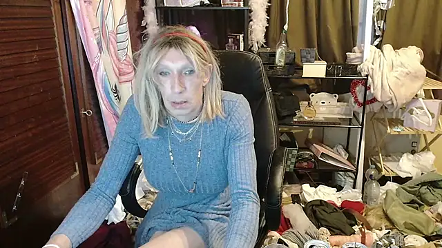 Snapshot of Ombeline1 chatting on October 25, 2025, 4:57 pm Ombeline1 online show from October 25, 2025, 4:57 pm