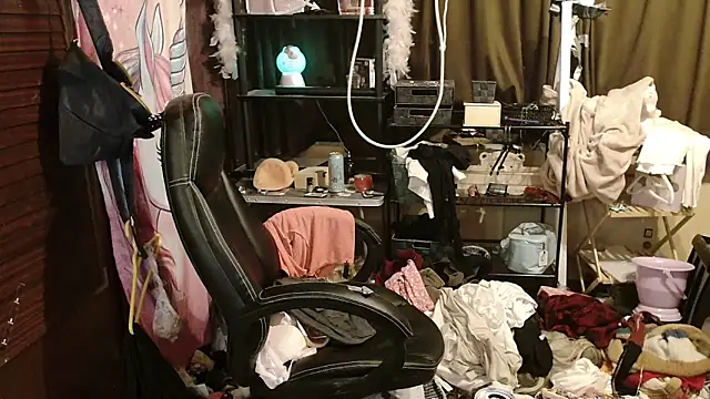 Snapshot of Ombeline1 chatting on November 12, 2025, 6:41 pm Ombeline1 online show from November 12, 2025, 6:41 pm