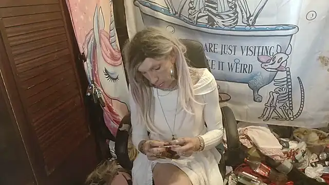 Ombeline1 online show from April 6, 2026, 6:14 am