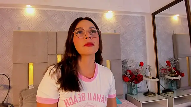 Camilaa Sanchez  online show from May 20, 2026, 12:44 pm