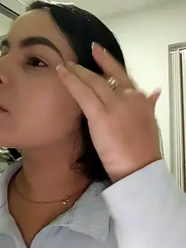 Lia Hurley online show from December 23, 2024, 3:01 pm