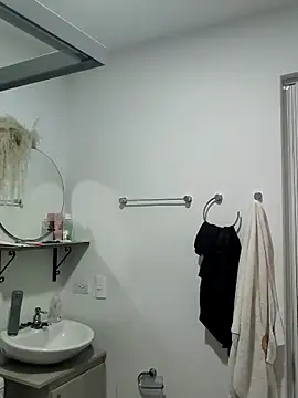 Lia Hurley online show from March 15, 2025, 4:32 pm