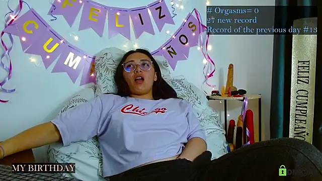 Snapshot of Hot_Candy_ chatting on November 29, 2025, 11:08 pm Hot Candy online show from November 29, 2025, 11:08 pm