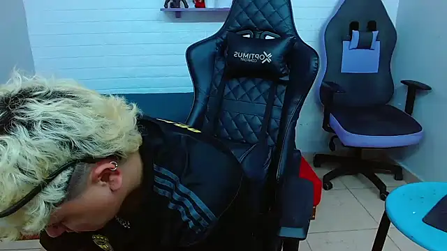 isabeautyx19 online show from January 12, 2025, 5:54 pm