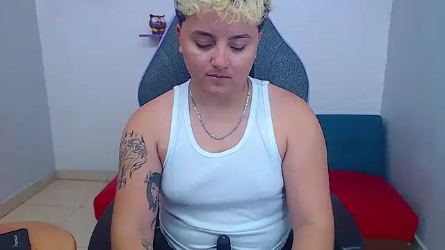 isabeautyx19 online show from February 12, 2025, 1:30 am