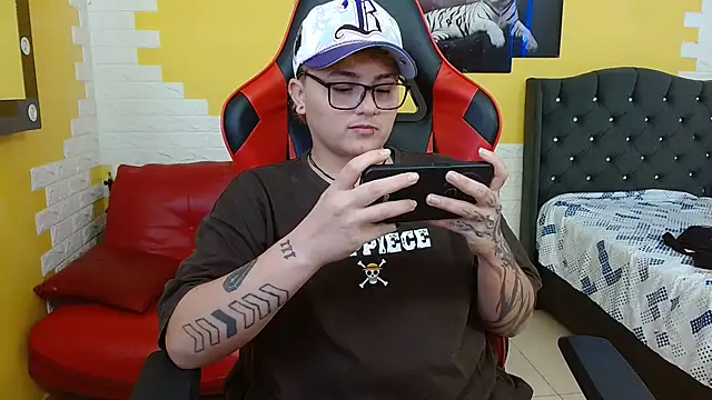 isabeautyx19 online show from September 9, 2025, 2:11 am