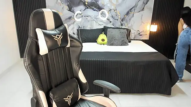 Ivy 16 online show from March 1, 2025, 12:01 pm