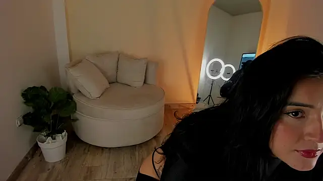 miss catalina9 online show from December 4, 2024, 5:16 am