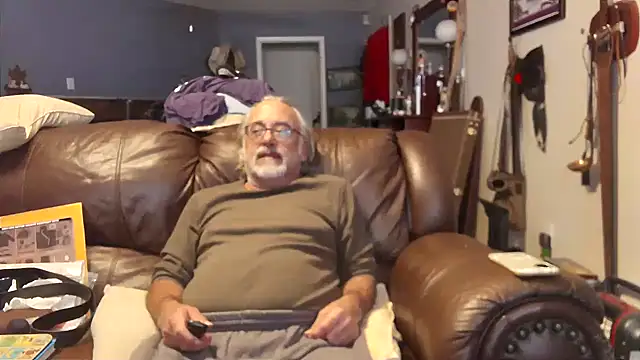 Snapshot of PincheDave4u chatting on December 26, 2024, 8:00 pm PincheDave4u online show from December 26, 2024, 8:00 pm