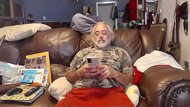 Snapshot of PincheDave4u chatting on December 29, 2024, 9:30 pm PincheDave4u online show from December 29, 2024, 9:30 pm