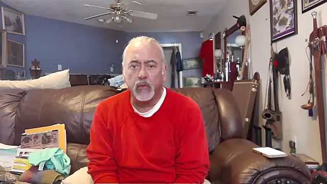 Snapshot of PincheDave4u chatting on January 8, 2025, 7:34 pm PincheDave4u online show from January 8, 2025, 7:34 pm