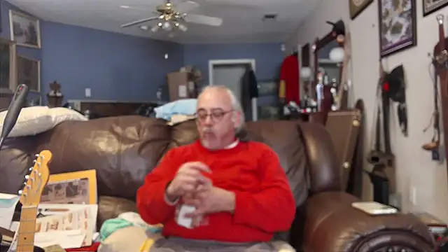 Snapshot of PincheDave4u chatting on January 17, 2025, 8:22 pm PincheDave4u online show from January 17, 2025, 8:22 pm