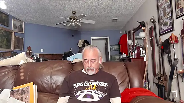 Snapshot of PincheDave4u chatting on January 31, 2025, 10:52 pm PincheDave4u online show from January 31, 2025, 10:52 pm