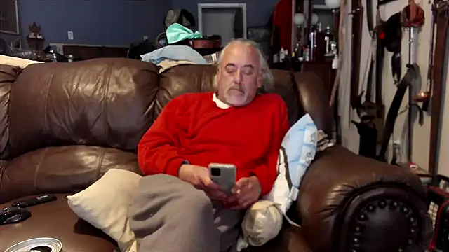 Snapshot of PincheDave4u chatting on February 9, 2025, 7:30 pm PincheDave4u online show from February 9, 2025, 7:30 pm