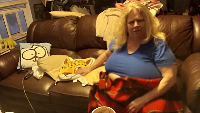 Snapshot of PincheDave4u chatting on February 22, 2025, 12:27 am PincheDave4u online show from February 22, 2025, 12:27 am