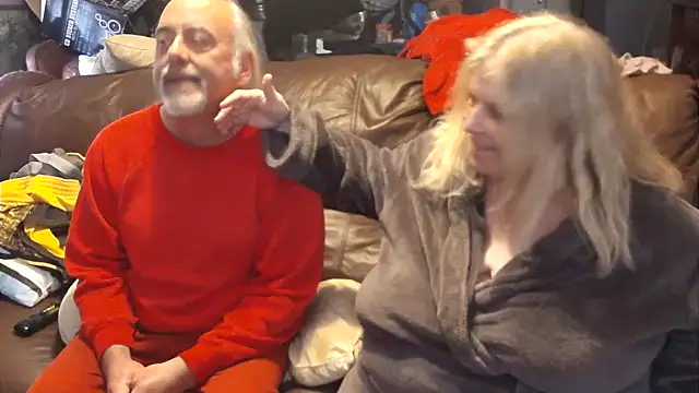 Snapshot of PincheDave4u chatting on March 8, 2025, 10:13 pm PincheDave4u online show from March 8, 2025, 10:13 pm