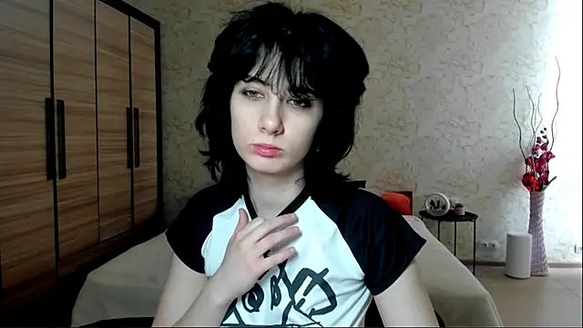 JulisSweet online show from February 3, 2025, 7:40 am