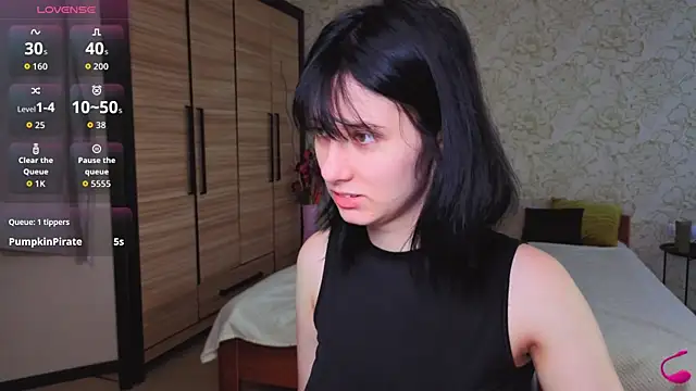 JulisSweet online show from October 31, 2025, 7:53 am