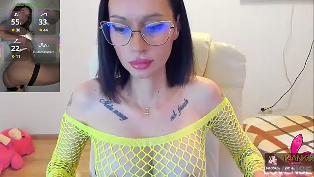 kissnicol32 online show from February 4, 2026, 4:46 pm