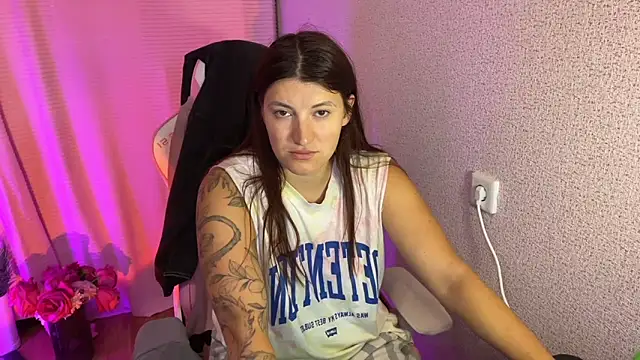 Katrin  kiss online show from October 19, 2025, 12:28 pm