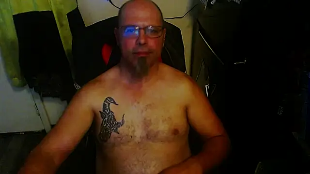 KrazyLegz online show from October 31, 2025, 2:51 pm