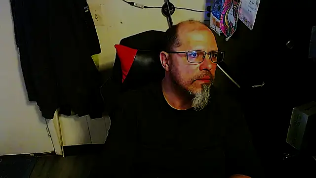 Snapshot of KrazyLegz chatting on March 19, 2026, 9:52 pm KrazyLegz online show from March 19, 2026, 9:52 pm