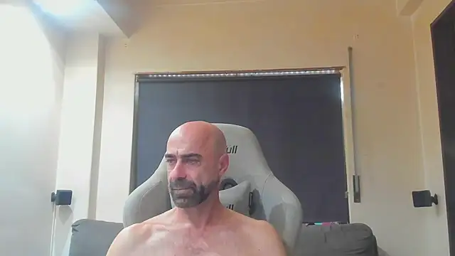 Snapshot of Bicopflirt chatting on October 7, 2025, 8:22 am Bicopflirt online show from October 7, 2025, 8:22 am