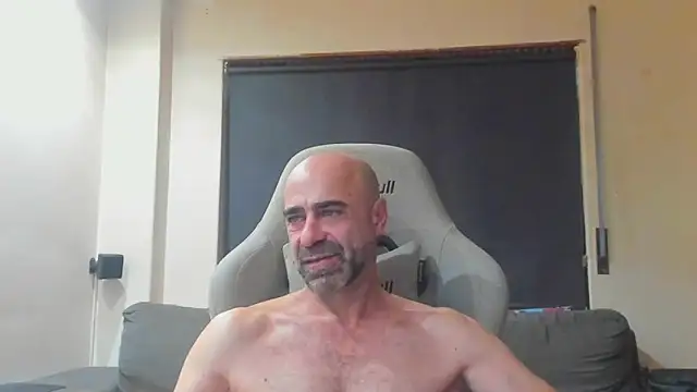 Snapshot of Bicopflirt chatting on October 10, 2025, 7:07 am Bicopflirt online show from October 10, 2025, 7:07 am