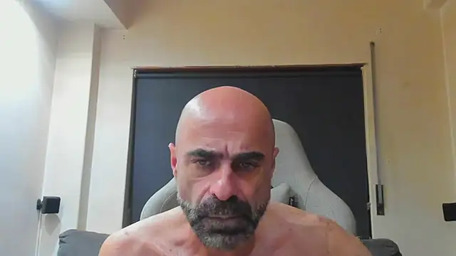 Snapshot of Bicopflirt chatting on October 19, 2025, 9:26 pm Bicopflirt online show from October 19, 2025, 9:26 pm