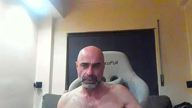 Snapshot of Bicopflirt chatting on May 5, 2026, 12:07 am Bicopflirt online show from May 5, 2026, 12:07 am