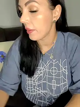 ReiyaRey online show from November 4, 2025, 10:20 pm