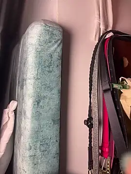 solecito 22 online show from February 13, 2025, 1:50 am