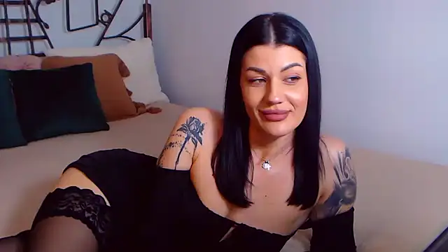 YvonneEverlee online show from February 11, 2025, 11:54 pm