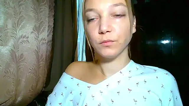 EmillyPlay online show from December 1, 2025, 6:51 am