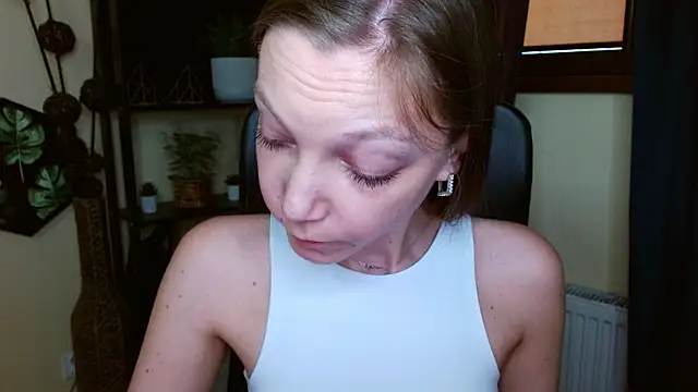 EmillyPlay online show from March 9, 2026, 12:53 pm